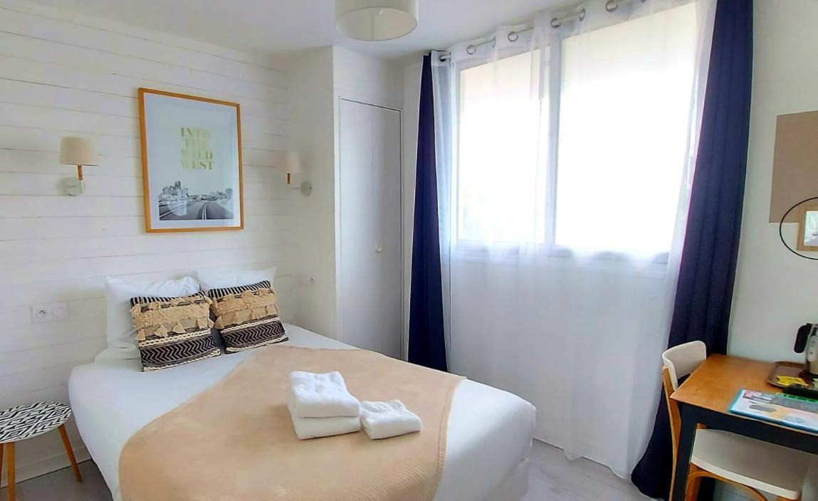 Hotel La Croisette & Restaurant Bistrot Gantier En Centre Ville ロワイヤン エクステリア 写真