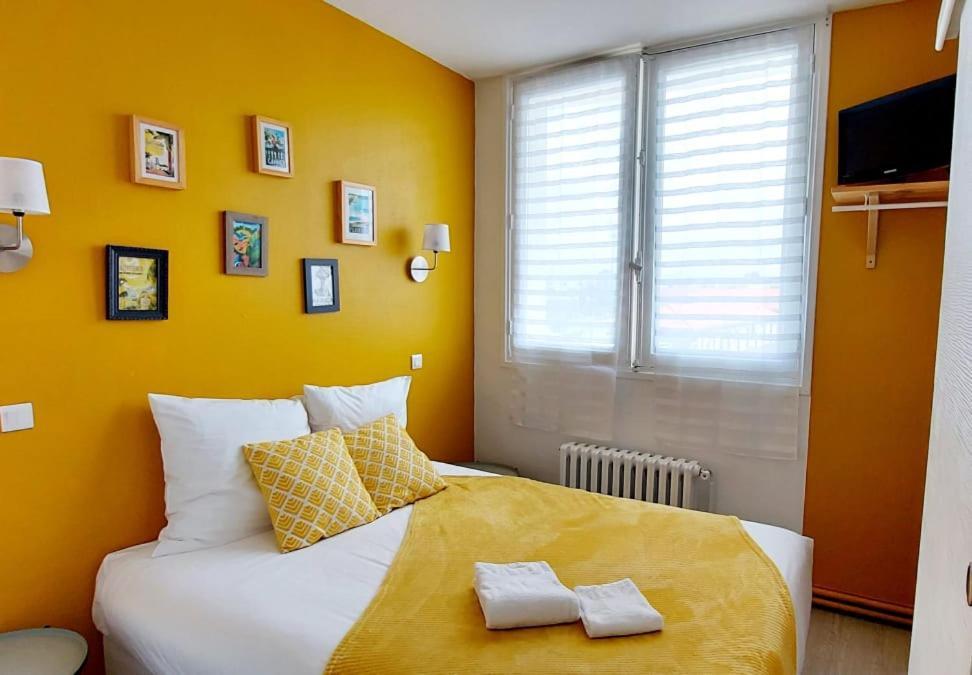 Hotel La Croisette & Restaurant Bistrot Gantier En Centre Ville ロワイヤン エクステリア 写真