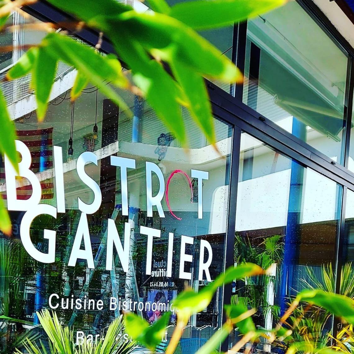 Hotel La Croisette & Restaurant Bistrot Gantier En Centre Ville ロワイヤン エクステリア 写真