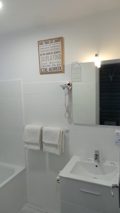 Hotel La Croisette & Restaurant Bistrot Gantier En Centre Ville ロワイヤン エクステリア 写真