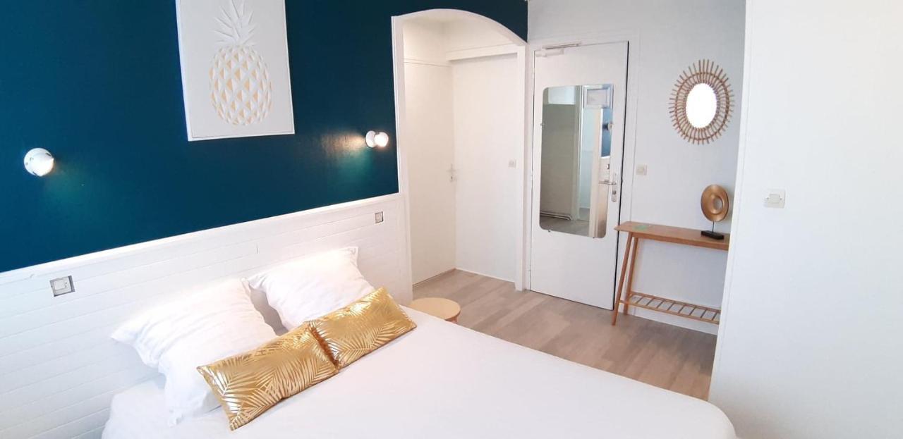 Hotel La Croisette & Restaurant Bistrot Gantier En Centre Ville ロワイヤン エクステリア 写真